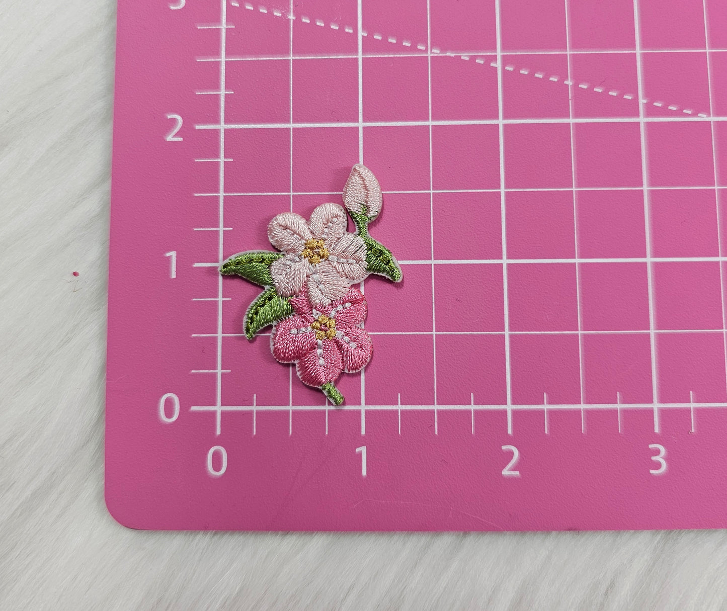 Small Pink Lilly Daisy Dogwood Flower Embroidery Iron On Patch